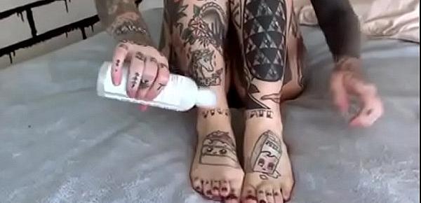  tattooed cam girl feet